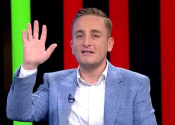 “Ata që i kanë gratë e bukura janë të pasur”! Aktori Rezart Veleshnja “thumbon” VIP-at: Salsanon ti që e ke si burrë e ke me kredi/ VIDEO