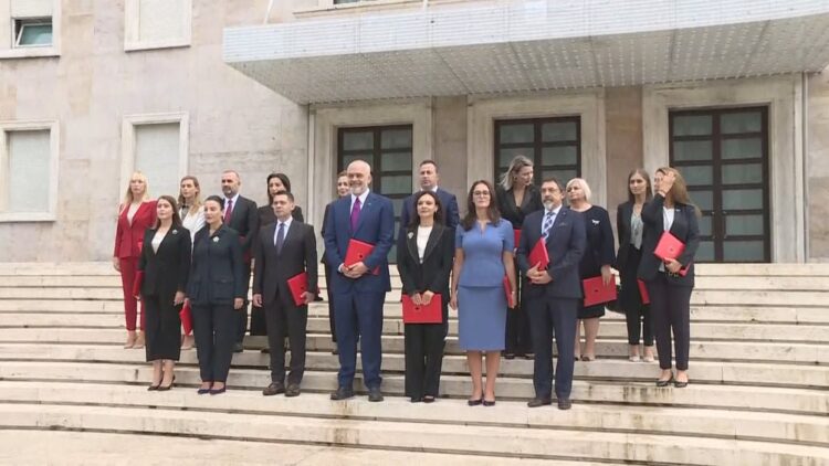 Rama do të sjellë “të rinj” në 2025-n, nuk do të jenë 3/4 e ministrave e deputetëve