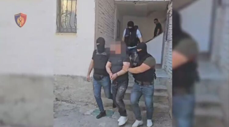 Në kërkim për tentativë vrasje, kapet në Korçë i dënuari me 15 vite burg