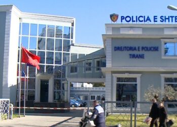Tiranë, i mori përmes mashtrimit 108 mijë euro një 54-vjeçareje, në pranga 32-vjeçari