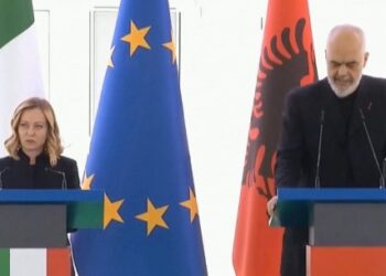 Meloni flet për kampin: Shpenzojmë 13.5mln euro por kursejmë 136 mln euro në vit! Rama: Ne nuk fitojmë asgjë, veç mirënjohje