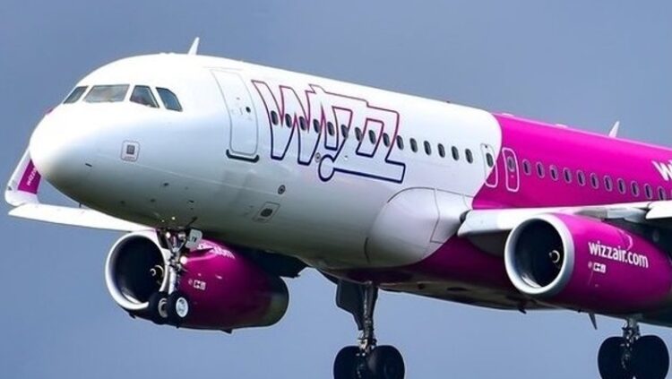 Wizz Air dhe Ryanair shtyjnë 13 fluturime, 3 të tjera anulohen, qindra pasagjerë në pritje