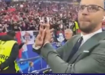 Bëri shqiponjën me duar në ndeshjen Serbi – Angli, UEFA përjashton nga Europiani gazetarin