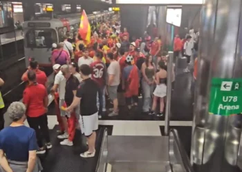 (VIDEO) Shqiptarët dhe spanjollët bëjnë “festë” në metronë e Dyseldorfit