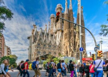 Barcelona ndalon qiratë afatshkurtra për turistët