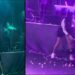 VIDEO – Po performonte në një klub nate, këngëtari i njohur rrëzohet nga skena