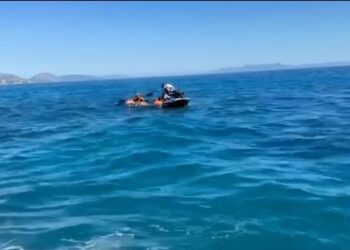 Turistes britanike i prishet skafi dhe rrezikon jetën në Himarë