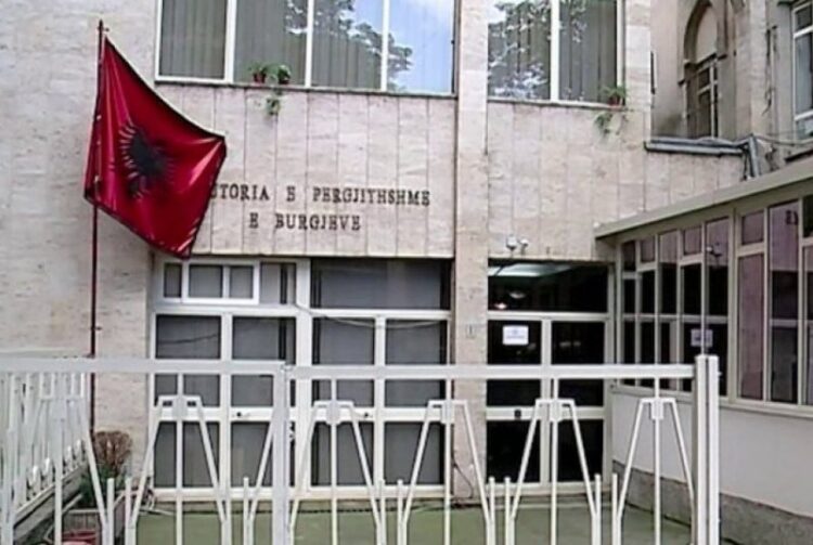 Vdiq dy muaj pas arrestimit/ Drejtoria e Burgjeve sqaron ngjarjen: Eduard Koka kishte probleme me frymëmarrjen, u dërgua në spital me shenja jete