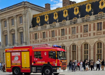 VIDEO – Përfshihet nga flakët Pallati i Versajës, evakuohen turistët