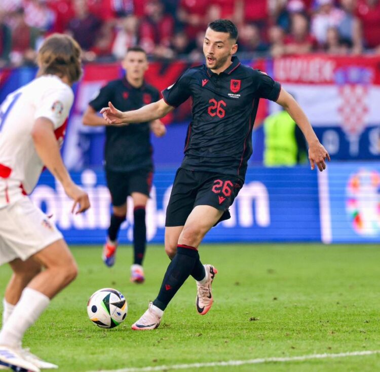 Shkëlqeu kundër Kroacisë, Dinamo Zagreb me postim special për Arbër Hoxhën