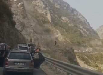 Rruga e Arbrit, ferri i shoferëve, dhjetëra mjete bllokohen te Shkalla e Tujanit