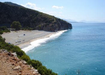 Shpëtohet çifti belg pas disa orësh që kishte ngecur në kanionet e Gjipesë