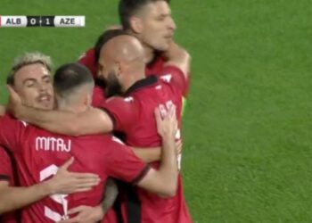 Mbyllet pjesa e parë, Shqipëria kryeson me golin e Nedim Bajramit
