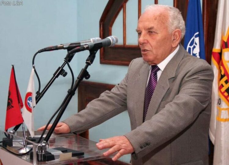 Futbolli shqiptar në zi! Ndahet nga jeta në moshën 81-vjeçare legjenda Bejkush Birçe