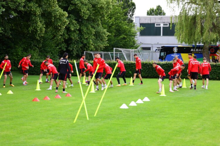 Sot vetëm një seancë, Shqipëria në gjendje optimale para Italisë