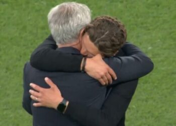 Trajneri i Dortmund shpërthen në lot pas humbjes, Mourinjo e ngushëllon