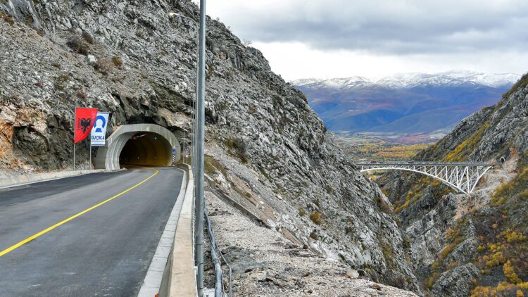 Rruga e Arbrit, përfundon gjysma e kohës së koncesionit, punimet ende vazhdojnë