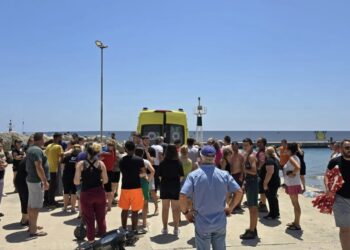 Dhimbja nuk ka të sosur për familjen shqiptare: Erdhën të varrosin djalin, nuk i lejojnë të kthehen në Greqi