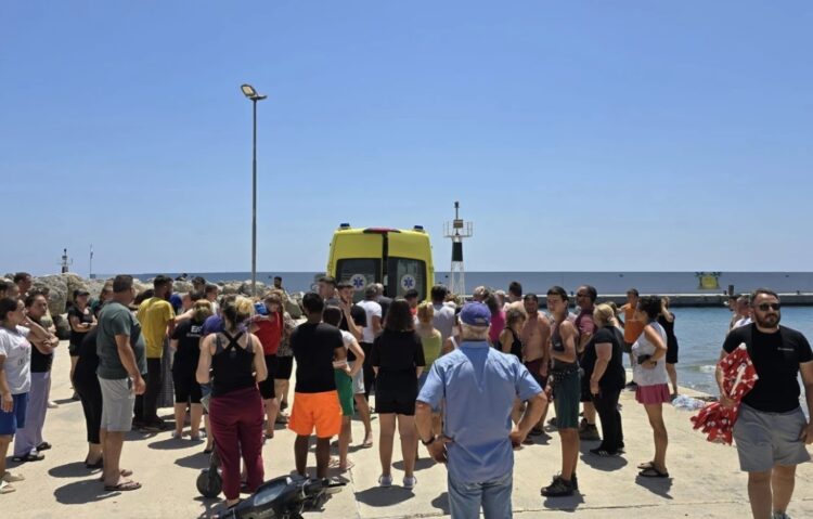 Dhimbja nuk ka të sosur për familjen shqiptare: Erdhën të varrosin djalin, nuk i lejojnë të kthehen në Greqi