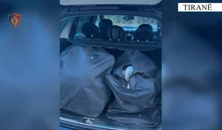 Sekuestrohen 19 kg kanabis brenda një automjeti në Tiranë, arrestohen 4 persona