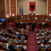 VIDEO/ Ndërpritet për herë të tretë seanca plenare – Çfarë po ndodh në Kuvend