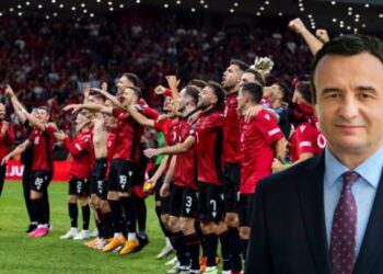 Kroaci-Shqipëri/ Albin Kurti në stadiumin e Hamburgut