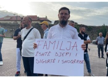 Elbasan, protesta kundër sorrogacisë e abortit: Rrit mundësinë për trafikim të qënieve njerëzore