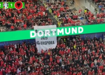 “Dua të votoj, nga diaspora”, banderola në ndeshjen Shqipëri-Itali