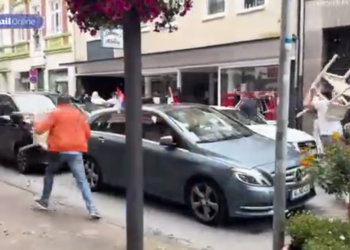 VIDEO/ Përleshje mes tifozëve të Serbisë dhe Anglisë, dhjetëra të arrestuar