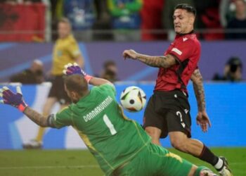 Buffon “duartroket” Donarumman: Pritje vendimtare, një gol i Manajt do komplikonte gjërat