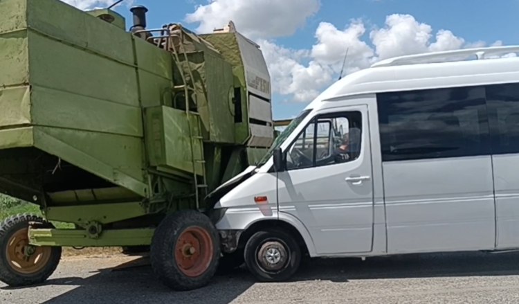 Furgoni me turistë përplaset me autokombanjën, 7 francezë përfundojnë në spital