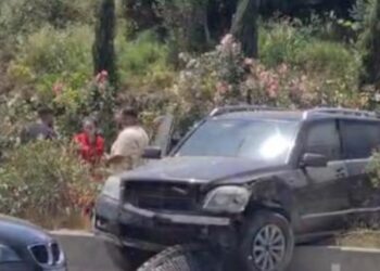 Aksident i rëndë në Tiranë, makina përfundon në trafikndarëse