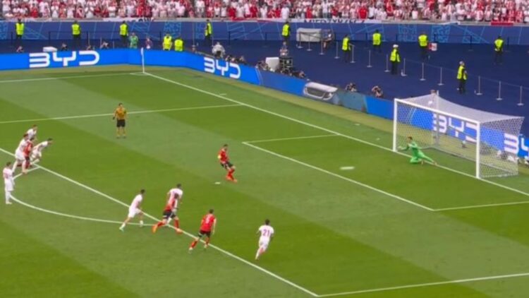 Arnautoviç shënon nga penalltia golin e tretë për Austrinë