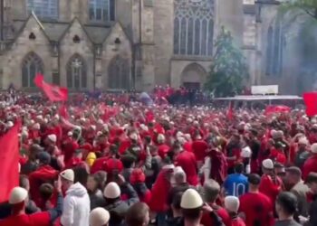 Dallga e madhe e kuqe niset drejt stadiumit, tifozët kanë pushtuar Dortmundin