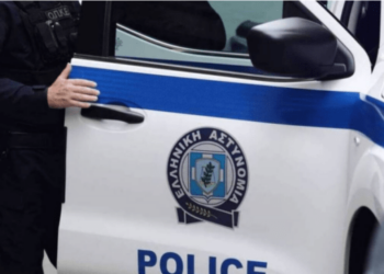 Shqiptari përplas gruan me makinë në Selanik dhe e kërcënon, shpallet në kërkim