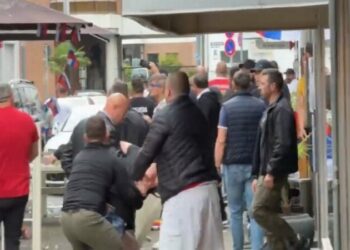 Mediat kroate: Në përplasjen me tifozët anglezë i përfshirë edhe djali i Vuçiç, mbrohej nga “Kobra-t”