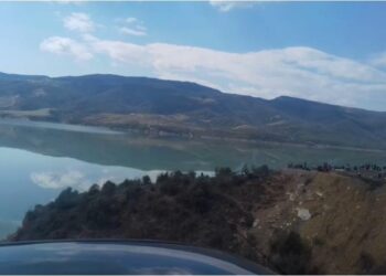 U vetëmbyt në liqenin e Banjës, polumbarët gjejnë trupin e 30-vjeçarit