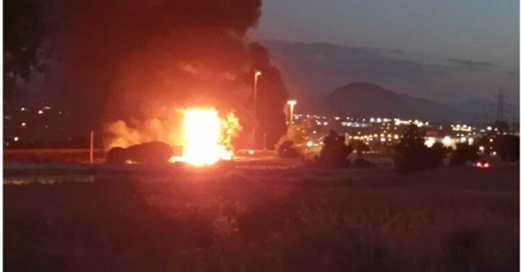 VIDEO/ Autoboti me karburant shpërthen në flakë në autostradën greke