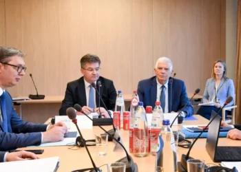 Bashkimi Europian konfirmon takimin Kurti-Vuçiç në prani të Borellit