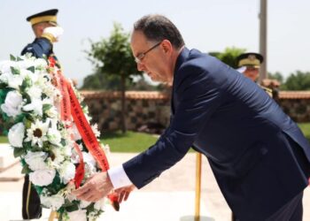 Presidenti Begaj vizitë në Kosovë, nderohet me titullin “Qytetar Nderi” i Deçanit