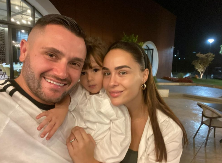 Zhurma e divorcit, Xhensila “surprizon” në mënyrën që askush se priste Besin/ FOTO