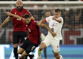 Situatë e pazakontë, mesfushori bie nga biçikleta dhe humbet ‘Euro 2024’