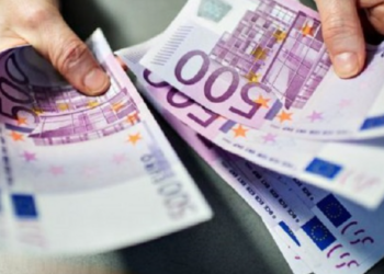 Kush e rrëzoi euron?! Ndonëse ra në nivele rekord, në Shqipëri ka hyrë më pak valutë zyrtarisht