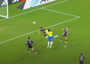 Spektakël dhe gola para 102 mijë shikuesve të pranishëm, Brazili mposht Meksikën (Video)