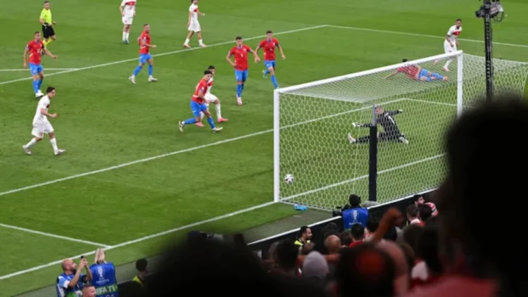 Turqia fiton në fund përballë Çekisë me 10 veta