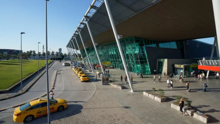 Autoriteti i Konkurrencës gjobit përsëri kompaninë që menaxhon parkimin në Aeroportin e Tiranës