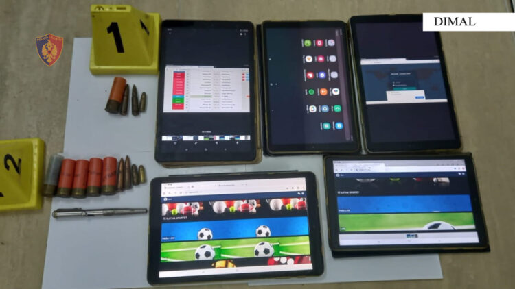 I gjendet në banesë një stilolaps pistoletë, në pranga 51 vjeçari