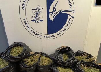 EMRAT/Sekuestrohen drogë dhe armë në Athinë, arrestohet tre shqiptarë