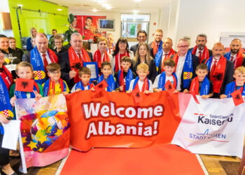 VIDEO/ Kombëtarja pritet me entuziazëm në Kaiserau, Presidenti Duka: Ta shijojmë të gjithë së bashku Europianin