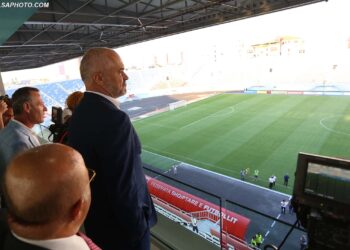 “Tersi Rama” jehonë dhe në Britani, Guardian: Tifozët nuk e duan në stadium
